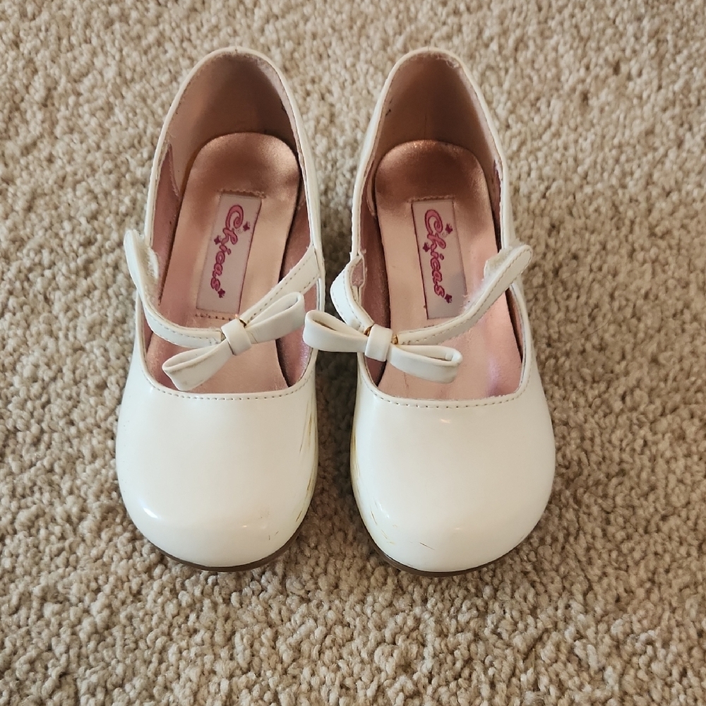 Chic Kids Ivory Dress Shoes with Bow